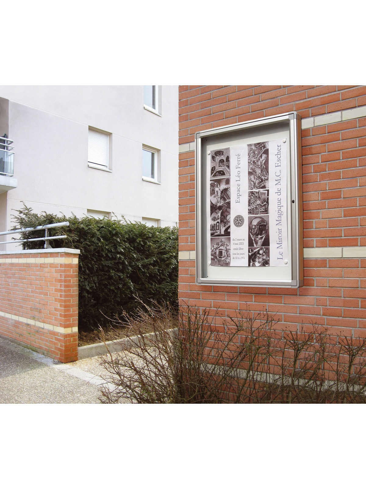 Vitrine 1000 extérieur anodisé h. 1000 x 750 - 9 A4